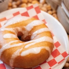 Prueba un donut de cocido vasco en una de las barras de pintxos más famosas de España: “Son arte”