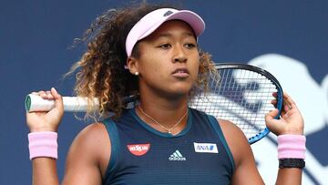 Naomi Osaka reacciona durante su partido ante Su-Wei Hsieh en el Miami Open Tennis en Miami Gardens, Florida.