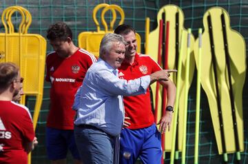 Rusia recibe la visita de Guus Hiddink en el entrenamiento