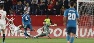 1-0. Ben Yedder marcó el primer gol.