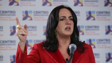 La senadora María Fernanda Cabal denunció al presidente Gustavo Petro por traición a la patria, espionaje y prevaricato por omisión.