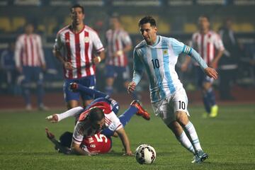 Esta fue una actuación increíble de la selección argentina durante el partido de Semifinal contra Paraguay. Argentina dominó el partido con un total de seis goles. El jugador estrella Lionel Messi fue un tema controvertido después del torneo y muchos no quedaron impresionados por su presencia y desempeño en todo momento, especialmente con la derrota de Argentina en el partido final contra Chile, que dio lugar a tiros penales después de un 0-0.