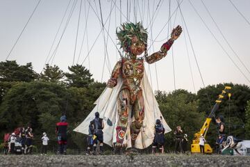 La marioneta gigante de 10 metros descubierta estos días en Fukushima.