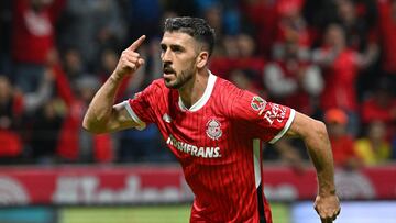 Joao Dias celebrates his goal 3-0 of Toluca during the 17th round match between Toluca and America as part of the Liga BBVA MX, Torneo Apertura 2024 at Nemesio Diez Stadium on November 09, 2024 in Toluca, Estado de Mexico, Mexico.