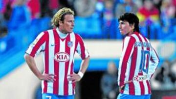 Forlán y Agüero durante un encuentro