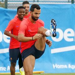 Barça: amago de motín de Tello y Montoya el primer día