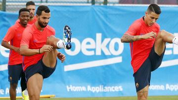 Tello y Montoya en el entrenamiento del Bar&ccedil;a.