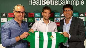 Torrecilla, Darko Brasanac y Ángel Haro, en el Benito Villamarín.