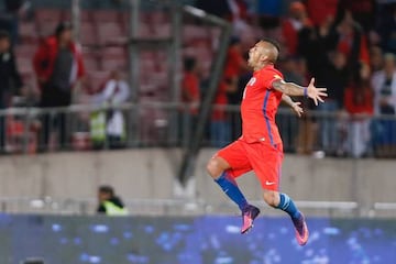 Arturo Vidal's late winner gave Chile the three points and a win over Perú in Santiago