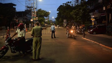 Police personnel check vehicles during a day-long complete lockdown imposed by the state government against the surge in COVID-19 coronavirus cases in Siliguri on August 8, 2020. - India&#039;s official coronavirus case tally passed two million on on Augu