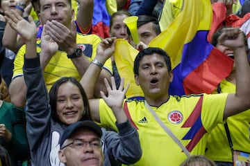 La Selección Colombia de voleibol detonó alegría en el Coliseo El Salitre al ganarle a Perú 3-0. El país sueña con un cupo a Tokio que se define contra Argentina.