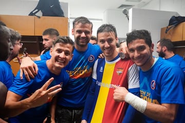 Los jugadores del Andorra durante la celebración del ascenso a Segunda. 