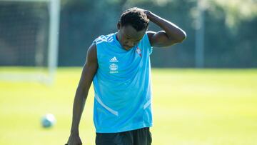 Pione Sisto durante un entrenamiento con el Celta.