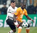 Medel y Besiktas ganan el grupo tras empate con Porto