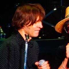 Video: Así fue la polémica aparición de León Larregui en el show de Phoenix en el Corona Capital 2023