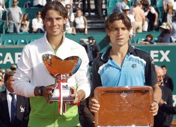 En la final para su s¨¦ptimo t¨ªtulo en Montecarlo, Nadal se encontr¨® a un gran amigo y gran especialista en tierra, David Ferrer. Le gan¨® por 6-4 y 7-5. Eran ya siete de siete en el Principado, donde segu¨ªa sin perder un solo partido desde 2004. El r¨¦cord segu¨ªa engordando.