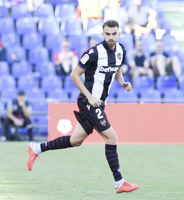 El delantero de Parla salt¨® al c¨¦sped en el minuto 88 de encuentro, sustituyendo a Morales, cuando el Levante ya ten¨ªa sentenciado el duelo ante el Athletic por 3-0. Sali¨® con ganas y busc¨® asociarse continuamente.