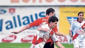 <b>SEGURO. </b>Salva corta un ataque del Celta en el partido de Vallecas.