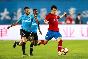 Yannick Carrasco, en un partido de la Superliga China con el Dalian Yifang.