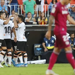 Celades se lleva su primera alegría en Mestalla