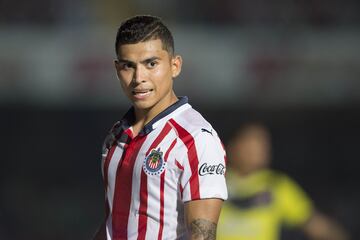 El jugador de Chivas busca regresar al protagonismo lo antes posible. Pese al paso irregular de Chivas, el jugador de 22 años ha sido uno de los más destacados del ‘Rebaño’ y es momento de que de el salto de calidad para permanecer en Selección Mexicana.