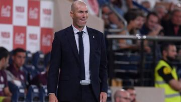 Real Madrid&#039;s French coach Zinedine Zidane reacts during the Spanish league football match Villarreal CF against Real Madrid CF at La Ceramica stadium in Vila-real on September 1, 2019. (Photo by Josep LAGO / AFP)