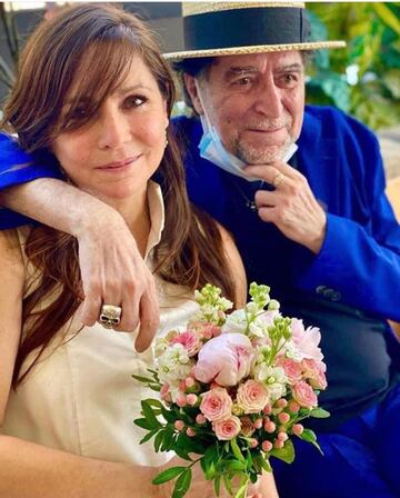 A pesar de llevar casi toda una vida juntos, Joaquín Sabina y Jimena Coronado también han aprovechado este revoltoso año para, por fin, confirmar su relación y comprometerse.