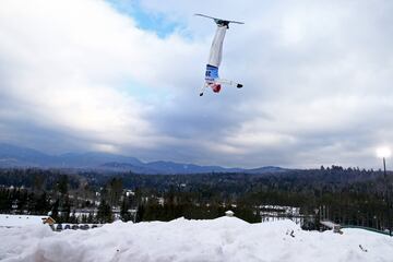 Catrine Lavallee de Canadá se entrena antes de la ronda clasificatoria de la Copa del Mundo de Putnam Freestyle en el Lake Placid Olympic 