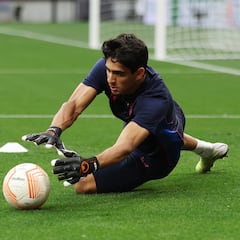 Bono, ovacionado en Nervión