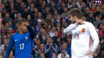 Mbappé le pidió la camiseta a Piqué en el descanso