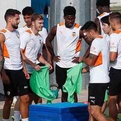 Bordalás recupera efectivos y 'maquilla' la falta de fichajes