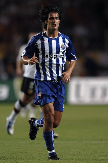 Atlético de Madrid: 1999-2001
Oporto: 2004