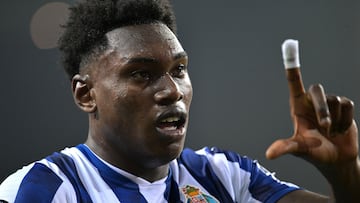 Samu celebra un gol con el Oporto.