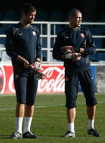 Rubén Miño, junto a Víctor Valdés, en 2007, durante un entrenamiento del Barcelona.