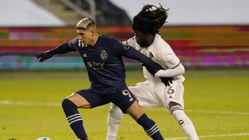 El delantero mexicano marc&oacute; el primer gol de la noche para Sporting Kansas City, que derrot&oacute; por goleada al conjunto de Colorado Rapids.