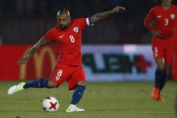 Futbol, Chile vs Burkina Faso.
Partido amistoso 2017.
El jugador de Chile Arturo Vidal,  juega el balÃ³n contra Burkina Faso durante el partido amistoso  en el estadio Nacional.
Santiago, Chile.
02/06/2017
Marcelo Hernandez/Photosport***************

Football, Chile vs Burkina Faso.
Friendly match 2017.
Chile's player Arturo Vidal,,  play the ball  during friendly match against Burkina Faso at Nacional stadium in Santiago, Chile.
02/06/2017
Marcelo Hernandez/Photosport