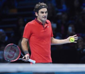 Roger Federer desplegó toda su artillería para aguantar a Stanislas Wawrinka y jugar una nueva final del Master.