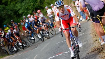 El ciclista del Total Energie Pierre Latour ataca durante la s&eacute;ptima etapa del Tour de Francia 2021 con final en Le Creusot.