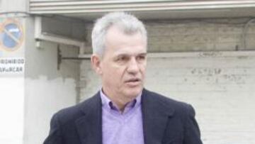 <b>A PUERTA CERRADA. </b>Aguirre abandona La Romareda tras la sesión de entrenamiento de ayer.