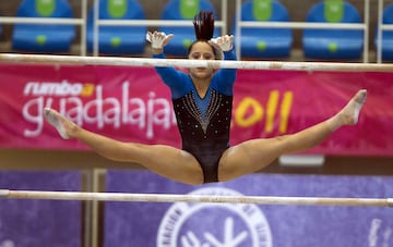 Foto de acción de Adriana Ruano (Guatemala), durante el Panamericano de Gimnasia en Guadalajara.