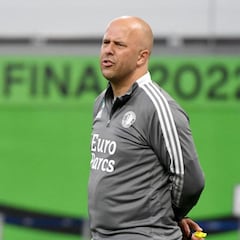 Slot: "Hay pocos entrenadores más importantes que Mourinho"