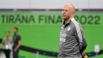 Slot: "Hay pocos entrenadores más importantes que Mourinho"