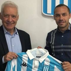 Díaz prometió defender a Racing 'con honor y sacrificio'