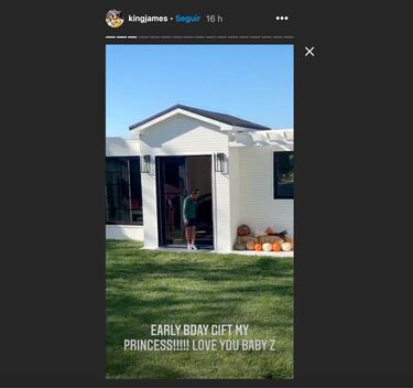 LeBron James regala a su hija una rplica de su casa para sus tardes de juego