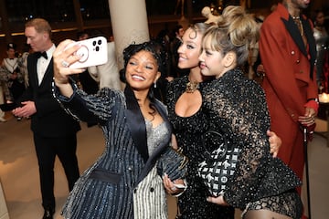 Halle Bailey, Sydney Sweeney y Lisa durante la fiesta de la Gala del Met 2025, "Superfine: Sastrer¨ªa de estilo negro", en el Museo Metropolitano de Arte de la ciudad de Nueva York.