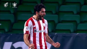 La boca, la vena hinchada, los puños... pero, sobre todo, oigan a Raúl García dando miedo