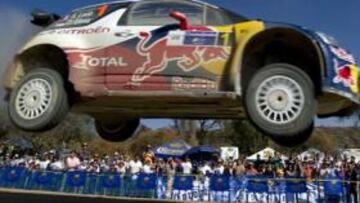 <b>EL CAMPEÓN VUELA. </b>Loeb, en acción con el Citroën DS3.