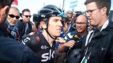 Great Britain&#039;s Geraint Thomas of team Sky is pictured after crossing injured the finish line of the 9th stage of the 100th Giro d&#039;Italia, Tour of Italy, cycling race from Montenero di Bisaccia to Blockhaus on May 14, 2017. Geraint Thomas lashed out at Giro d&#039;Italia race organisers today after falling victim to a crash caused by a police motorbike and trailing across the finish over five minutes in arrears.
 Colombia&#039;s Nairo Quintana soared to victory on a dramatic ninth stage of the Giro d&#039;Italia on Sunday to claim the race leader&#039;s pink jersey. Movistar&#039;s Quintana came over the finish line 23secs ahead of Frenchman Thibaut Pinot and Dutchman Tom Dumoulin, to wrest the race lead from Luxembourg&#039;s Bob Jungels.
  / AFP PHOTO / Luk BENIES