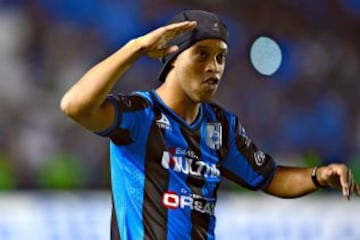 9. Pese a todo y que ya no juega en Europa, Ronaldinho se mantiene en la lista como el noveno futbolistas sudamericano que más gana.