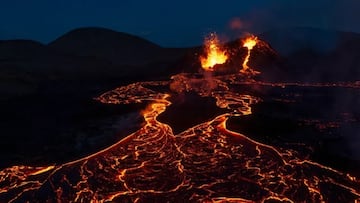 ¡Impresionante! Así luce una erupción de un volcán en Islandia desde un avión
